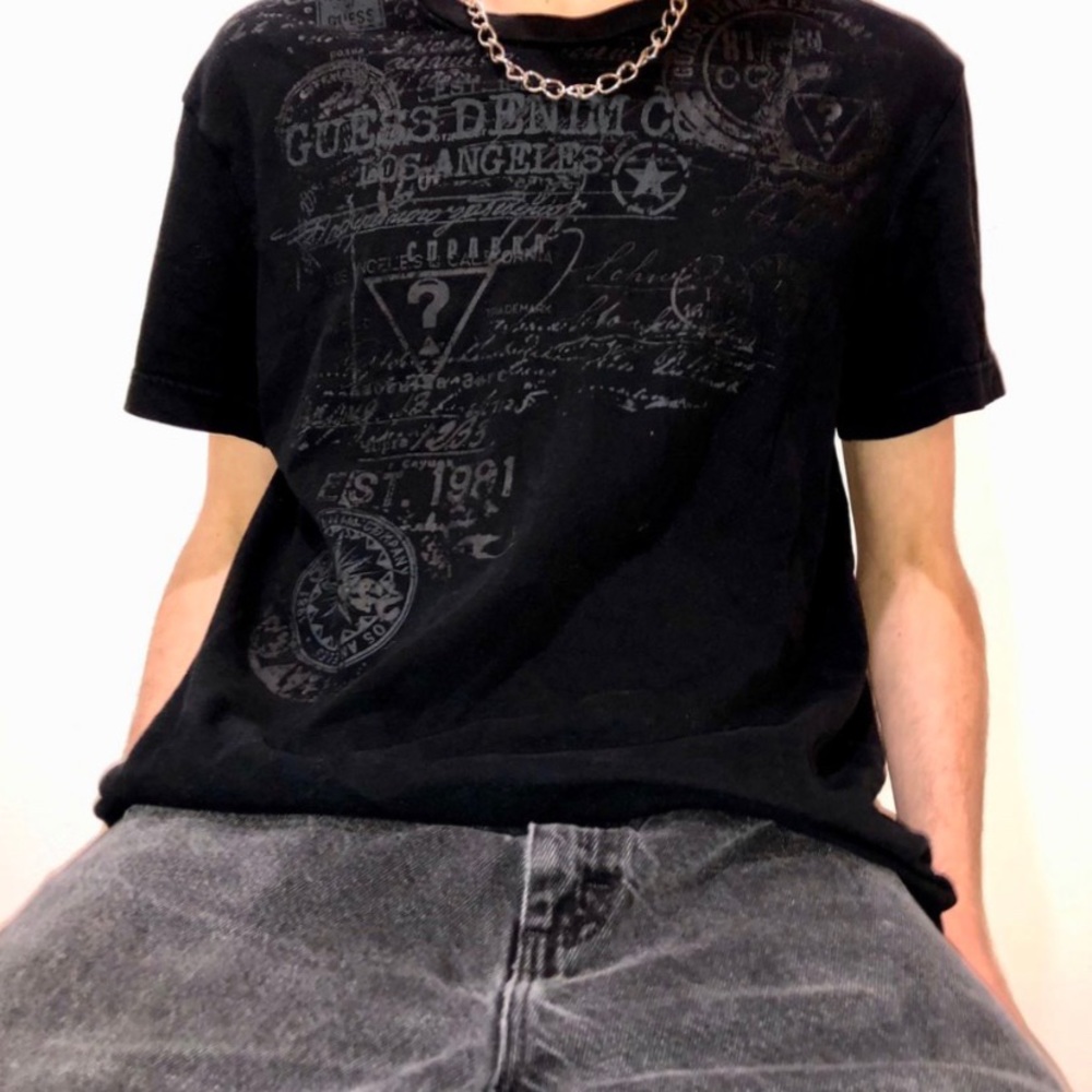 Black Guess Tee